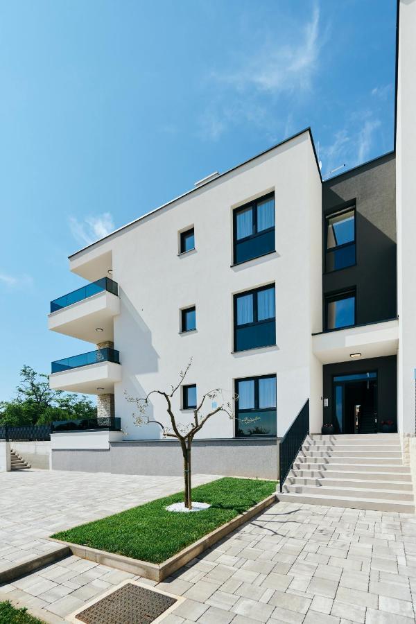 אומאג Apartments San Maris מראה חיצוני תמונה